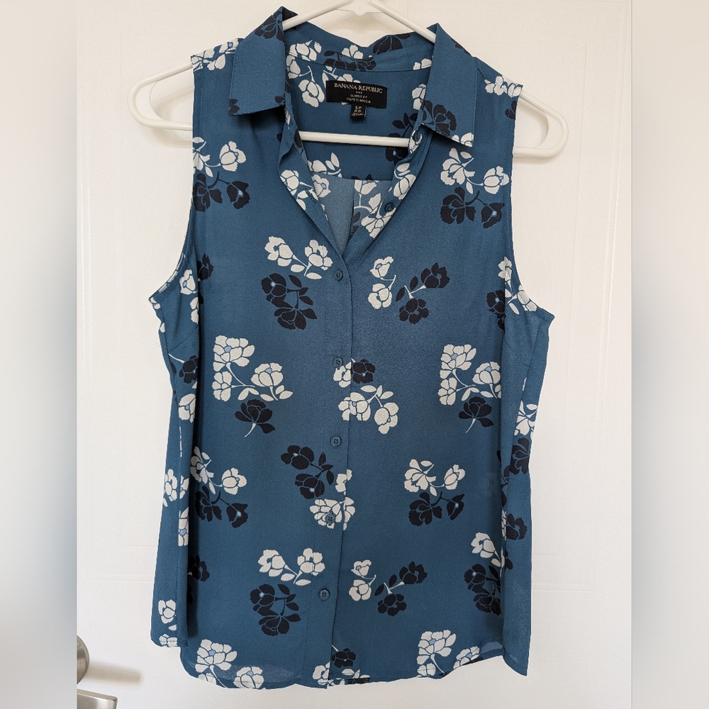 3/$20 Banana Republic Chiffon Floral Sleeveless, Blue, S